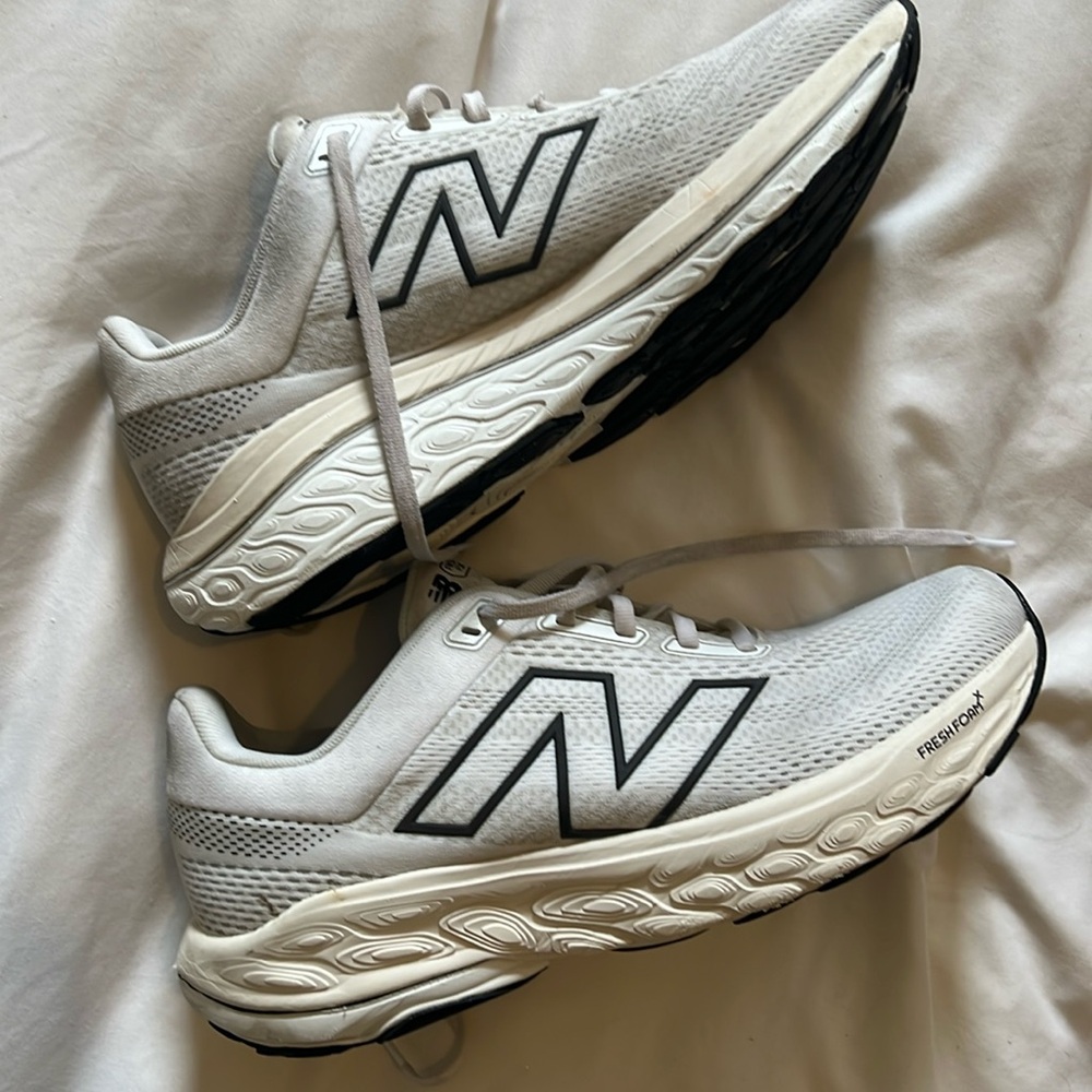 New balance 860 fresh foam. Men’s size 10 wide.